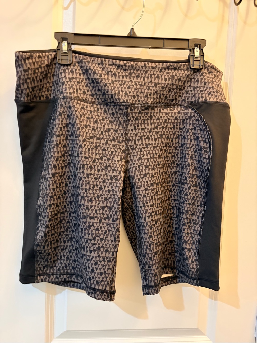 Everlast Black and Charcoal Patterned Bike Shorts Size XL